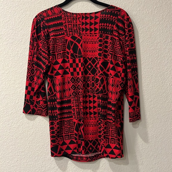 Mid-arm red and black blouse - Picture 2 of 5
